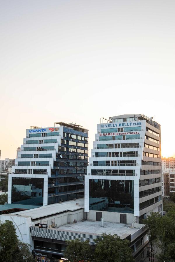 Hotel Ramee International Surat Zewnętrze zdjęcie