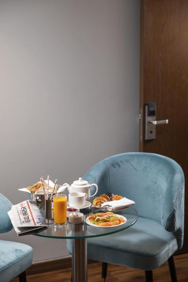 Hotel Ramee International Surat Zewnętrze zdjęcie