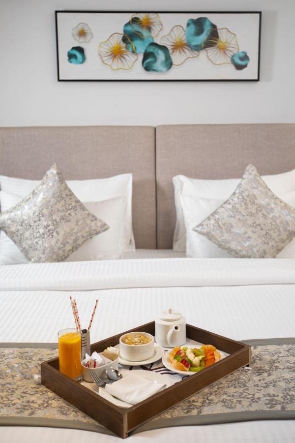 Hotel Ramee International Surat Zewnętrze zdjęcie