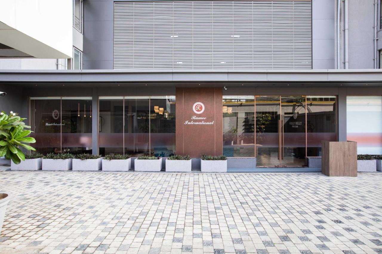 Hotel Ramee International Surat Zewnętrze zdjęcie