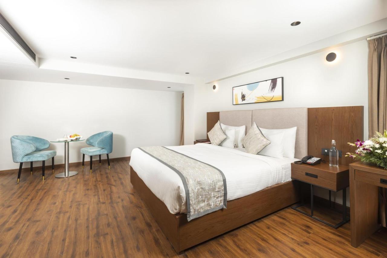 Hotel Ramee International Surat Zewnętrze zdjęcie