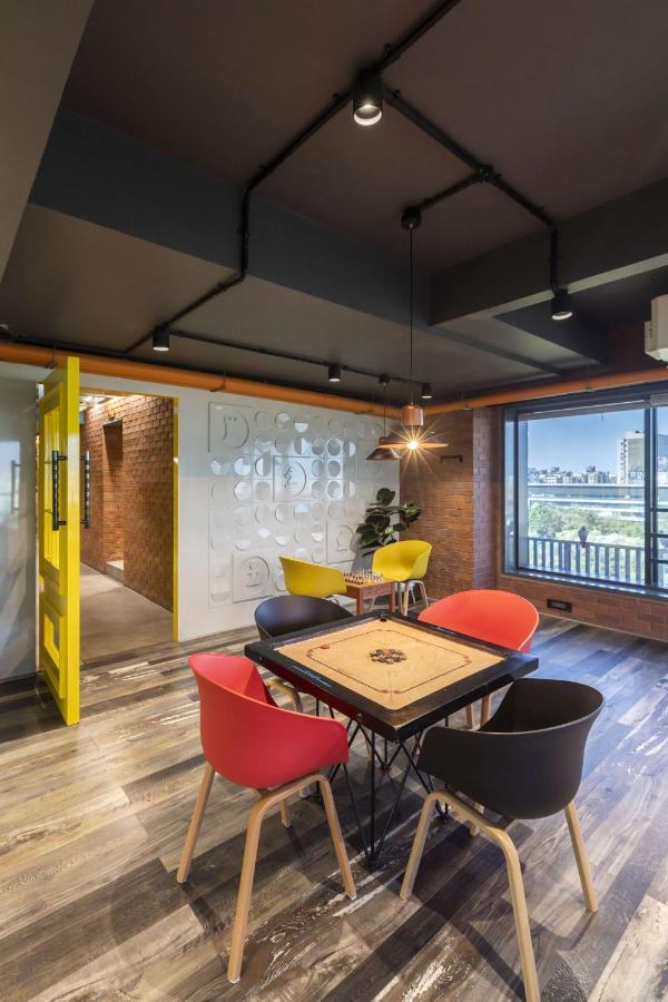 Hotel Ramee International Surat Zewnętrze zdjęcie