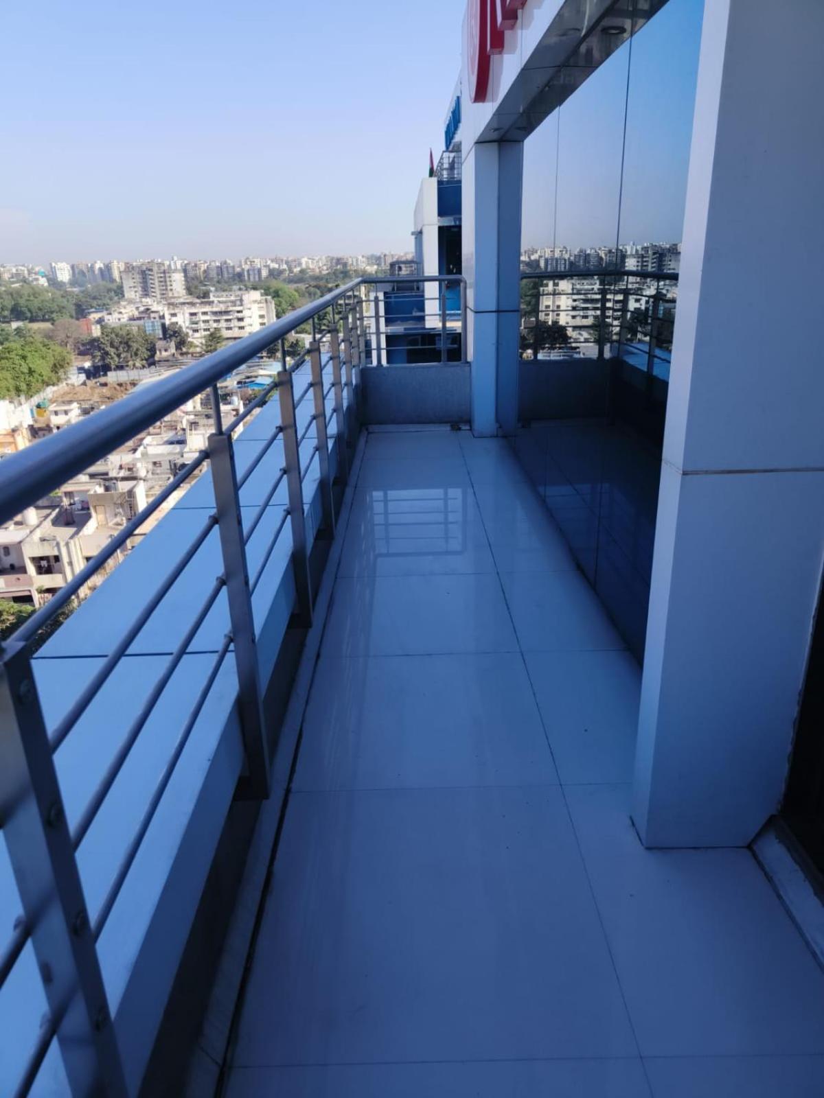 Hotel Ramee International Surat Zewnętrze zdjęcie