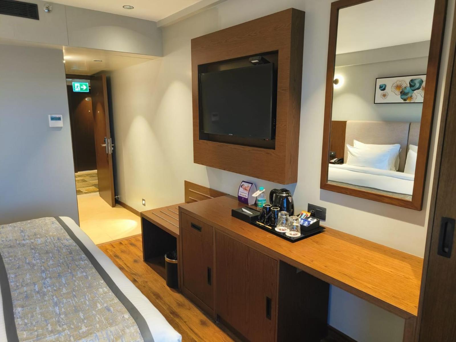 Hotel Ramee International Surat Zewnętrze zdjęcie