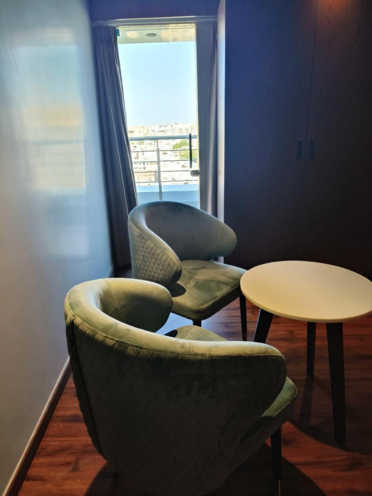 Hotel Ramee International Surat Zewnętrze zdjęcie