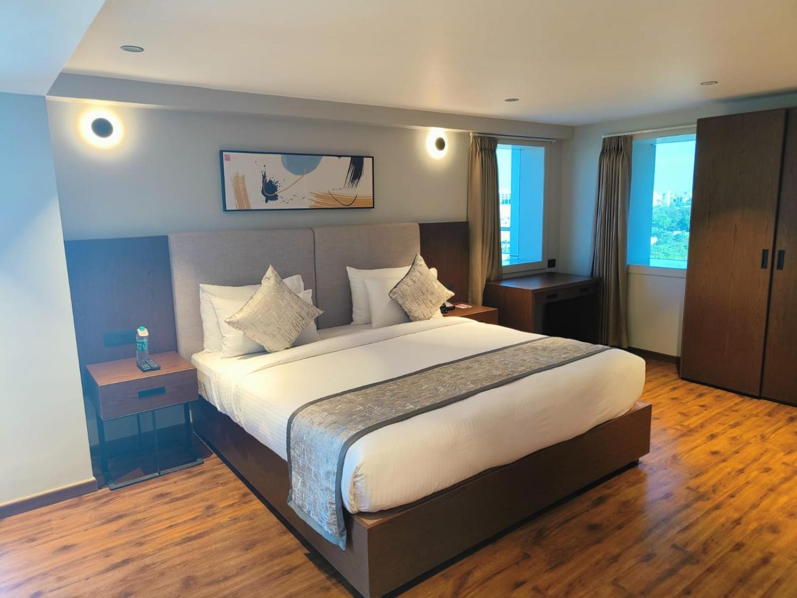 Hotel Ramee International Surat Zewnętrze zdjęcie