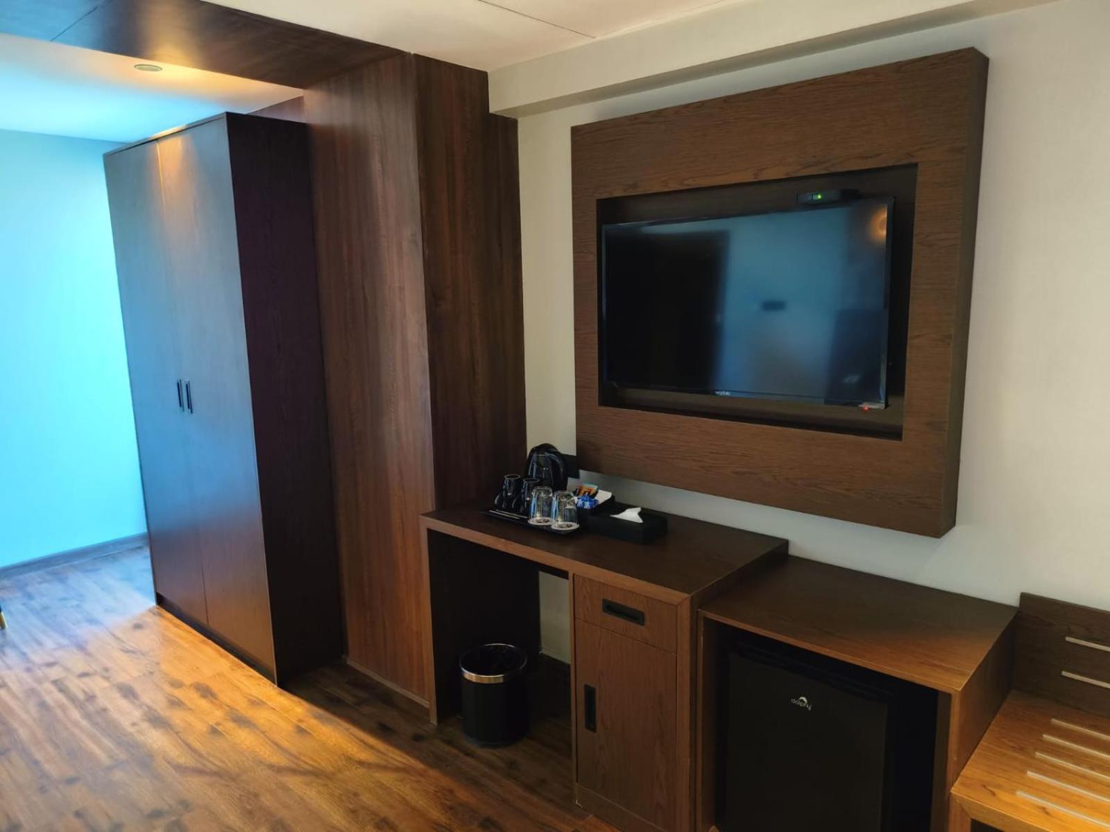 Hotel Ramee International Surat Zewnętrze zdjęcie