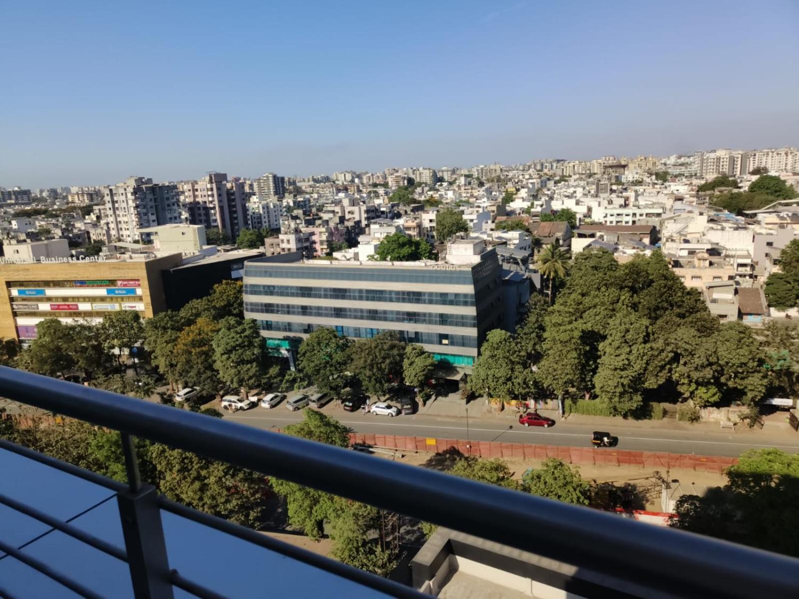 Hotel Ramee International Surat Zewnętrze zdjęcie